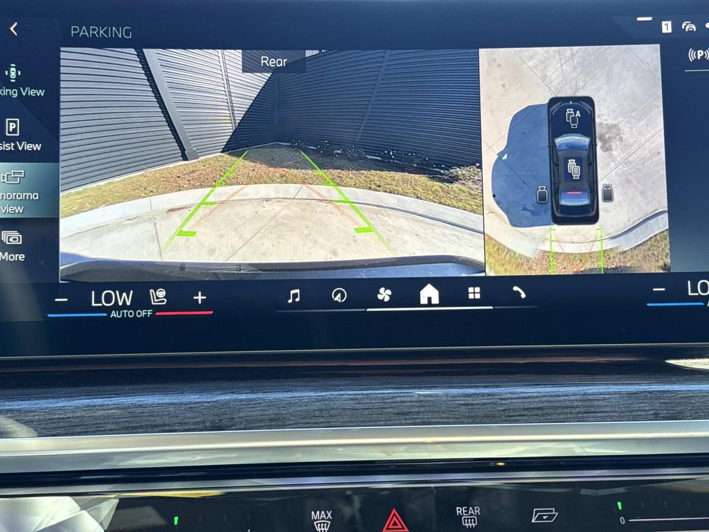 Used 2024 BMW 760i xDrive image 26