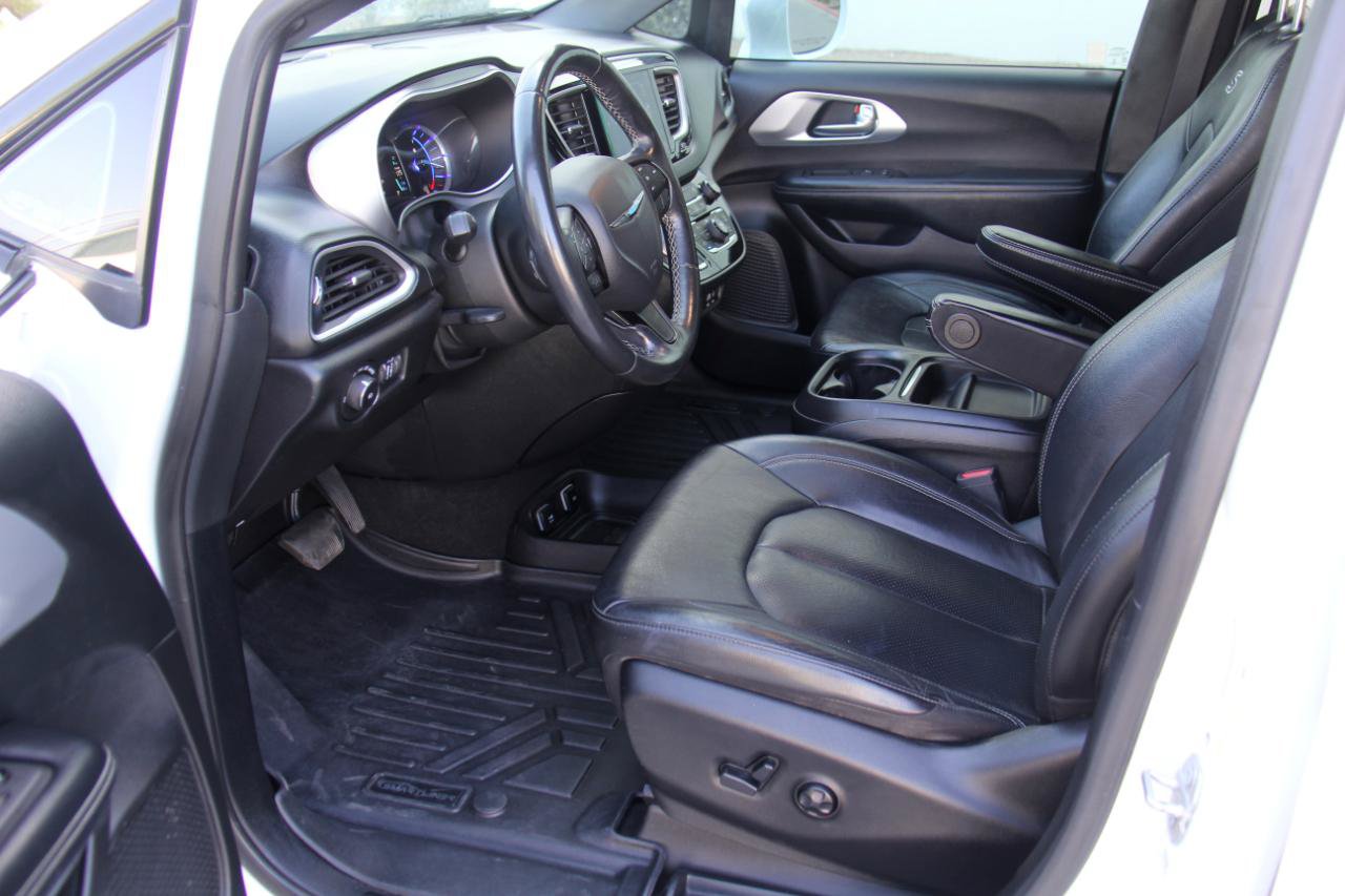 Used 2020 Chrysler Pacifica Touring-L w/ S Appearance Package FWD image 22