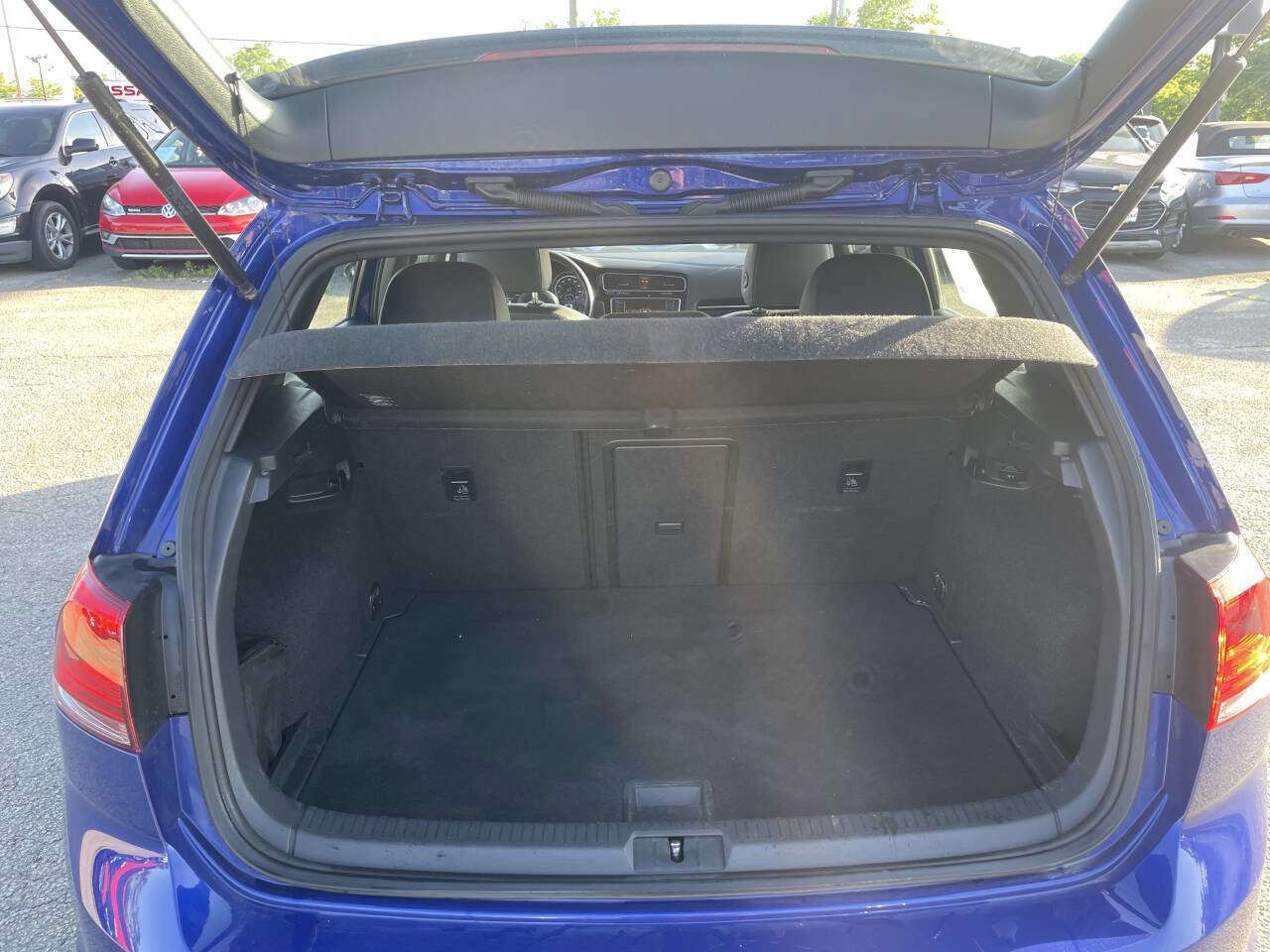 Used 2016 Volkswagen Golf 4-Door image 17