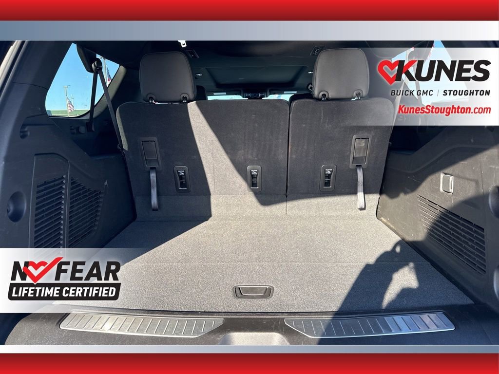 Used 2025 Chevrolet Suburban RST image 25