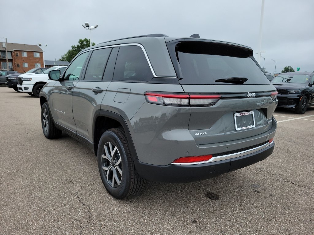 New 2027 Jeep Grand Cherokee Laredo X AWD/4WD image 3
