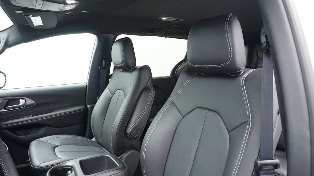 New 2026 Chrysler Voyager LX image 28