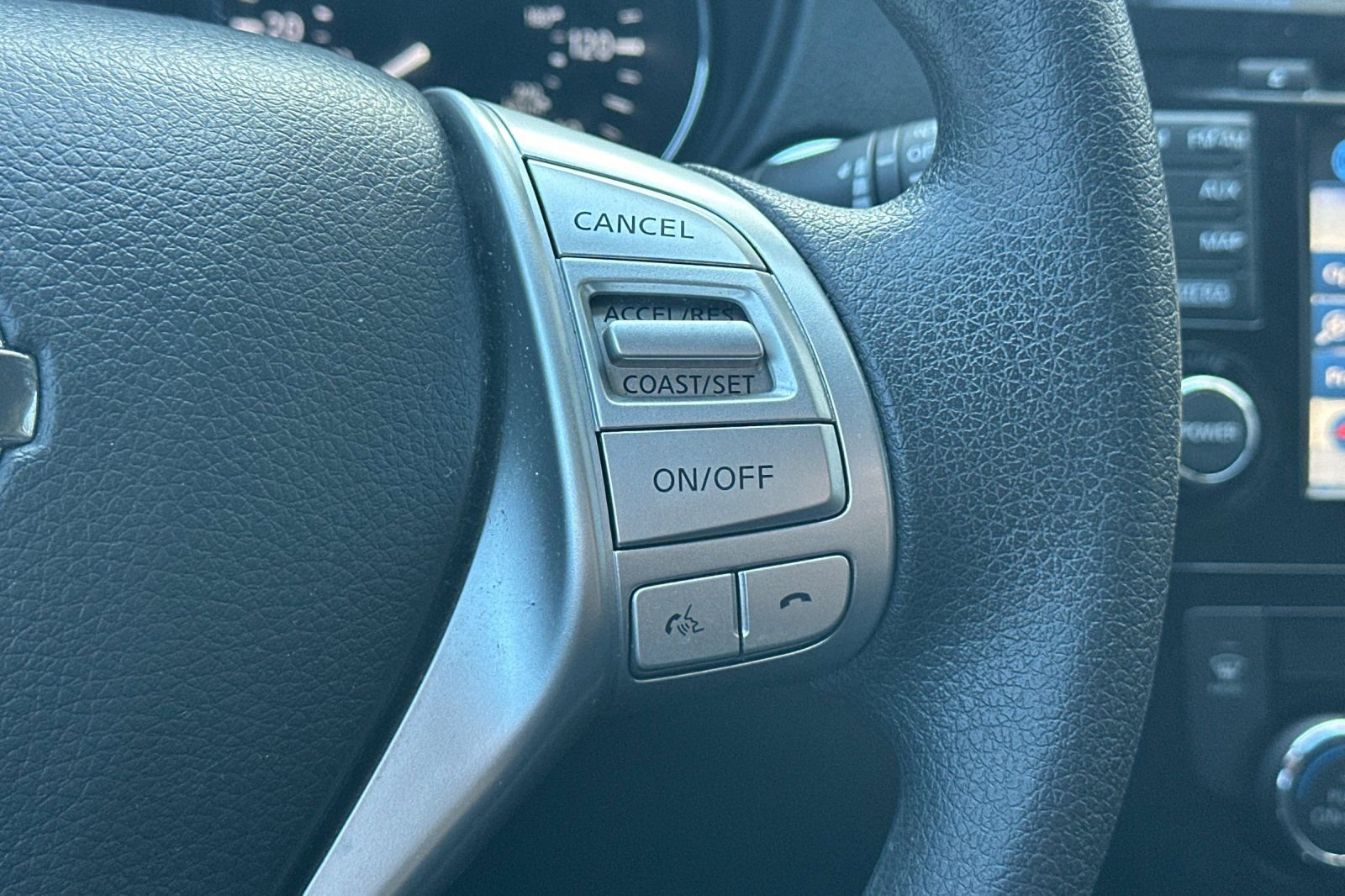 Used 2014 Nissan Rogue SV w/ SV Premium Package image 31