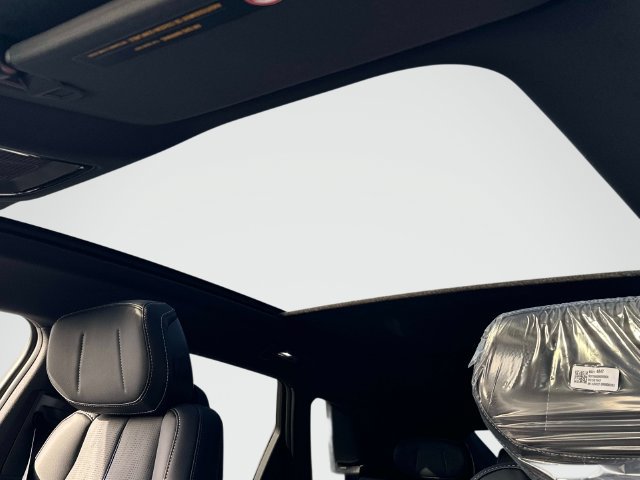 New 2027 Cadillac Lyriq Sport w/ LPO, Floor Liner Package AWD/4WD image 9