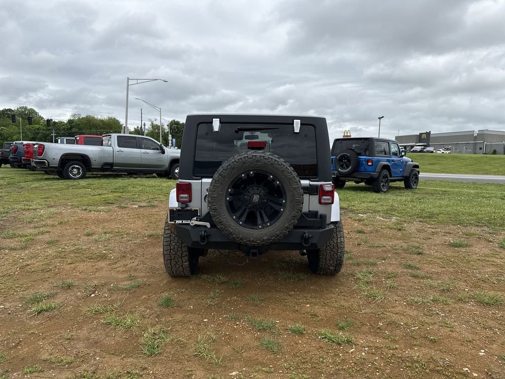 Used 2014 Jeep Wrangler Unlimited Sahara w/ Connectivity Group AWD/4WD image 18