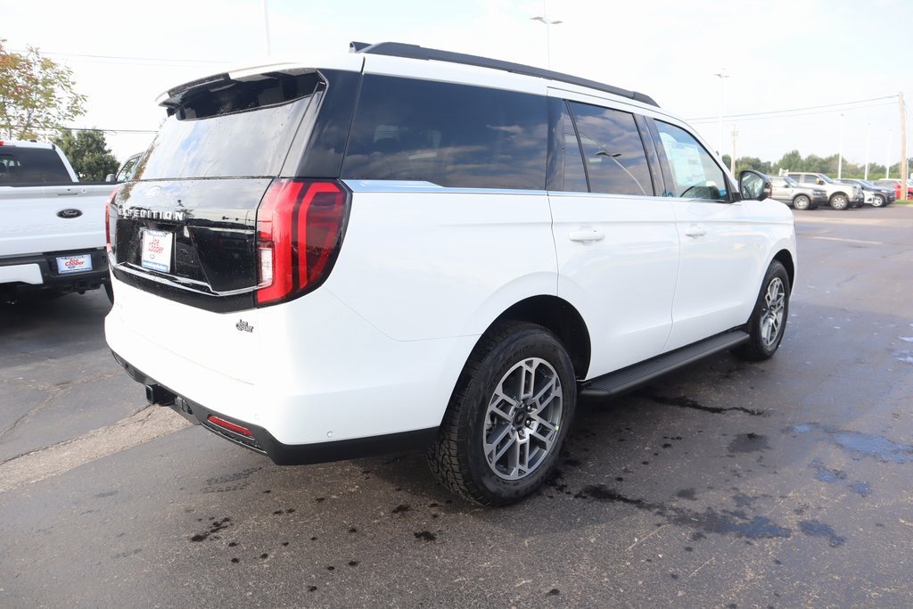 New 2025 Ford Expedition Active image 22