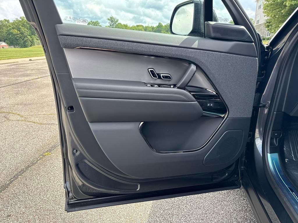 New 2025 Land Rover Range Rover Sport SE image 10