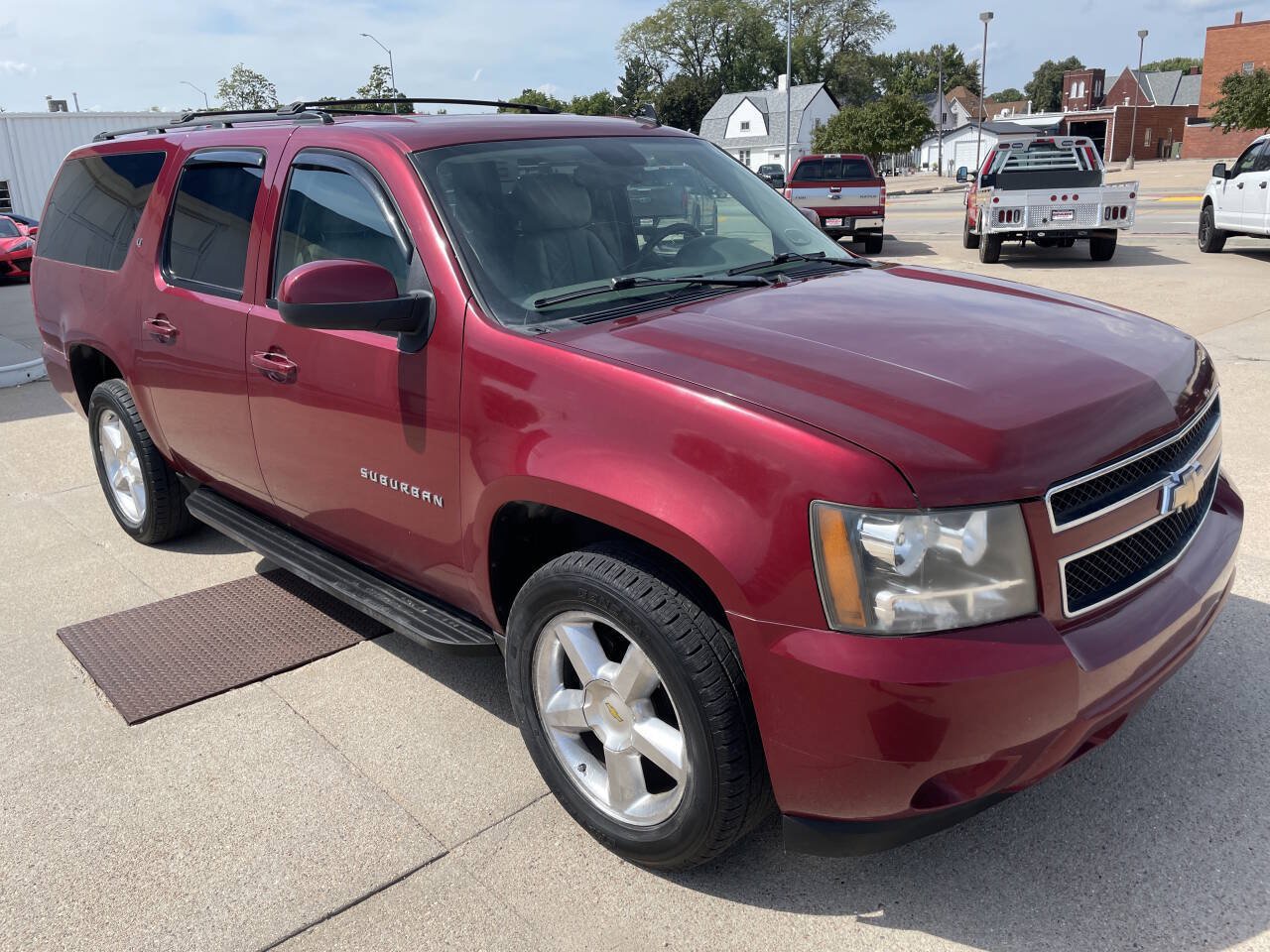 Used 2010 Chevrolet Suburban LT AWD/4WD image 7