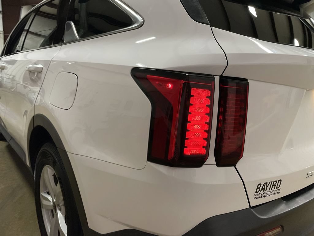 Used 2021 Kia Sorento LX FWD image 25