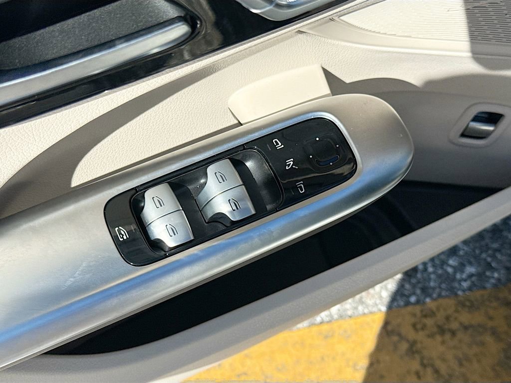Used 2025 Mercedes-Benz C 300 Sedan image 19
