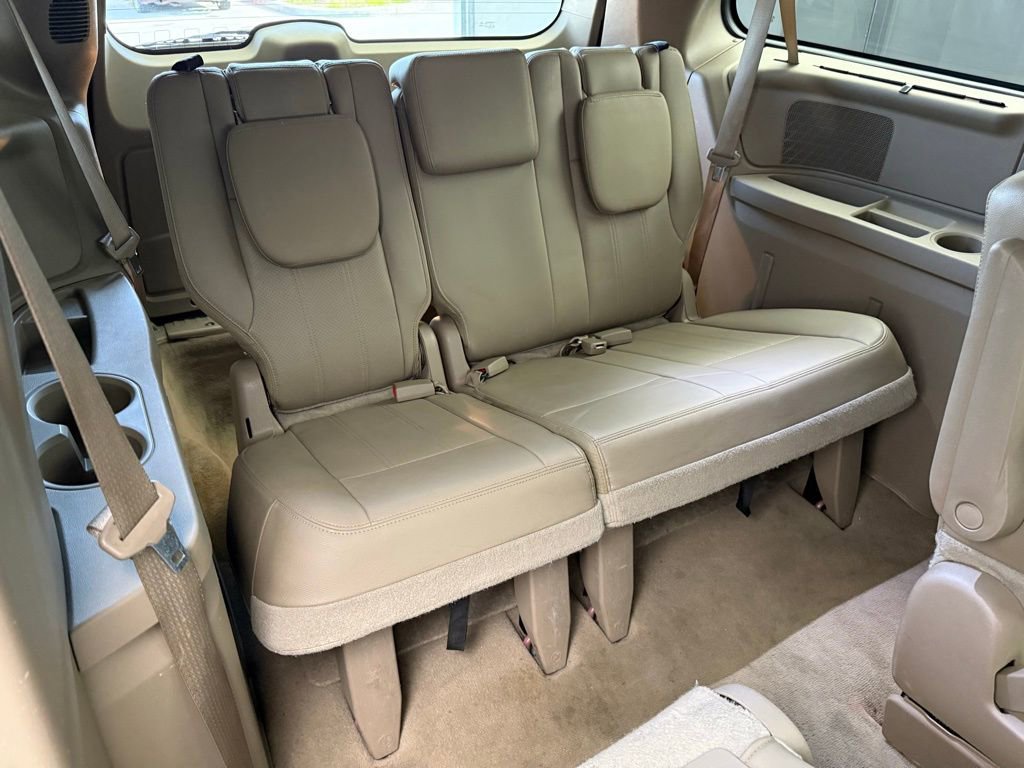 Used 2016 Chrysler Town & Country Touring-L image 54