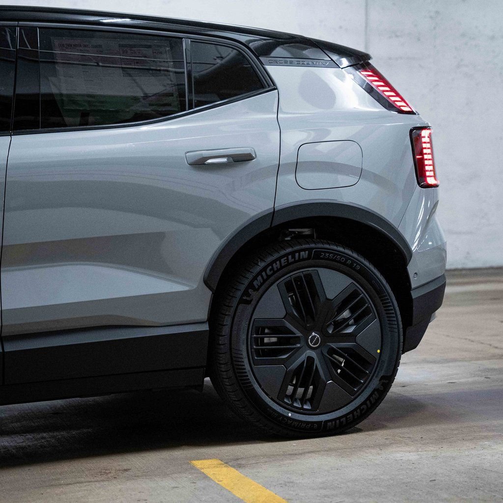 New 2026 Volvo EX30 Cross Country Ultra w/ Protection Package Premier AWD/4WD image 4