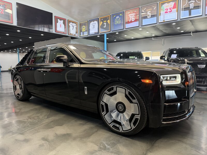 Used 2022 Rolls-Royce Phantom Sedan RWD image 4