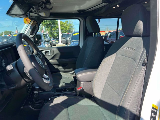 Used 2024 Jeep Wrangler Unlimited Sahara AWD/4WD image 24