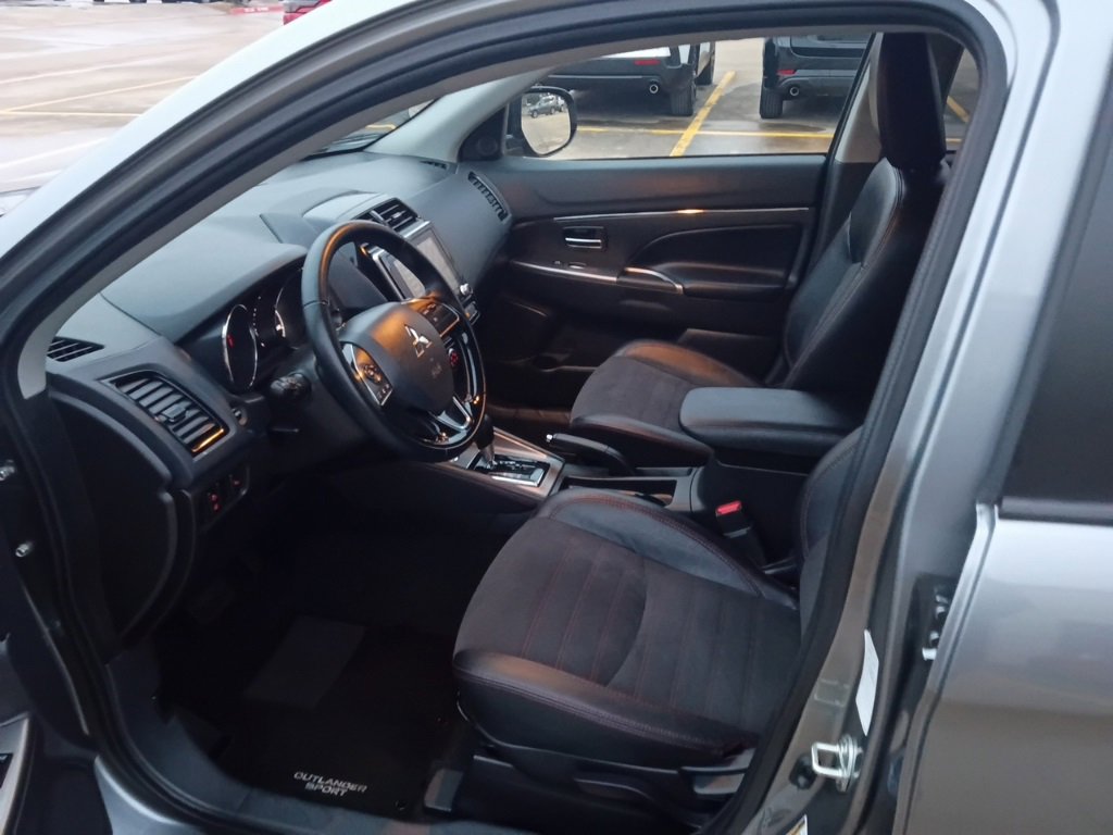 Used 2025 Mitsubishi Outlander Sport SE image 3