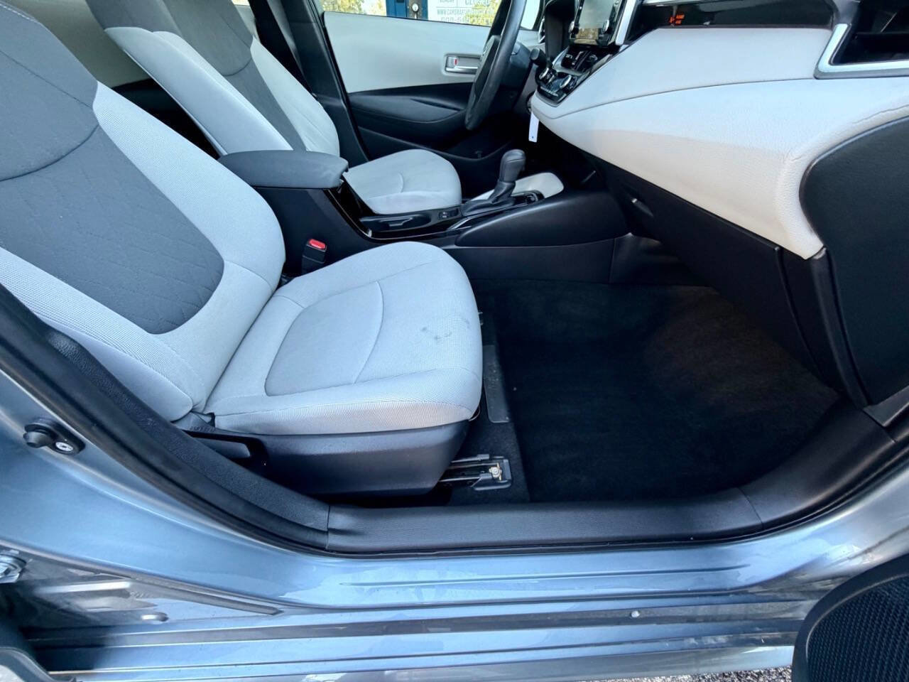 Used 2021 Toyota Corolla LE FWD image 24