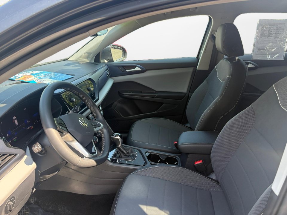 Certified 2023 Volkswagen Taos SE FWD image 9