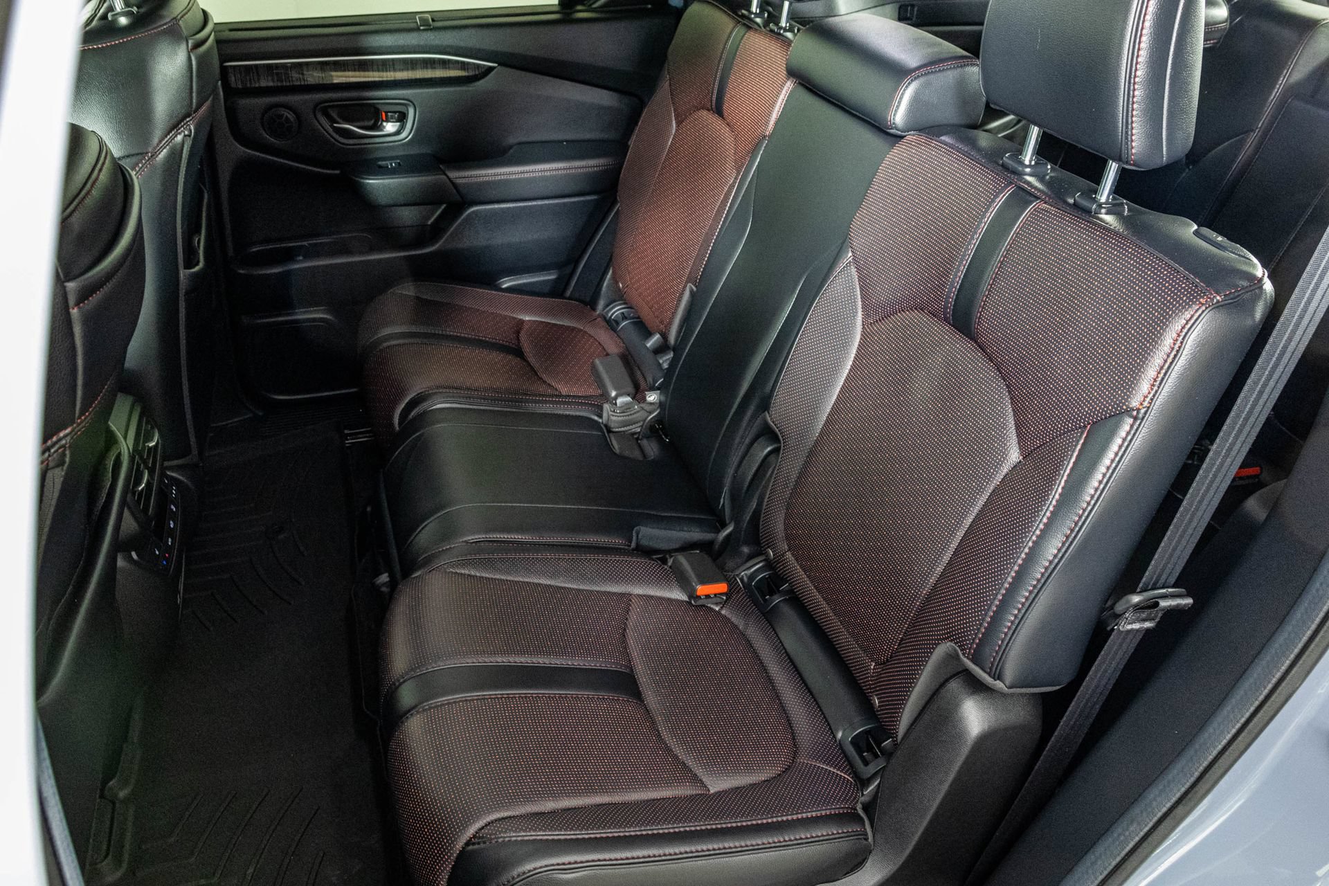 Used 2025 Honda Pilot Black Edition image 42