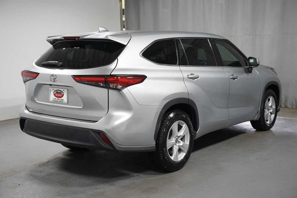Used 2021 Toyota Highlander L FWD image 8