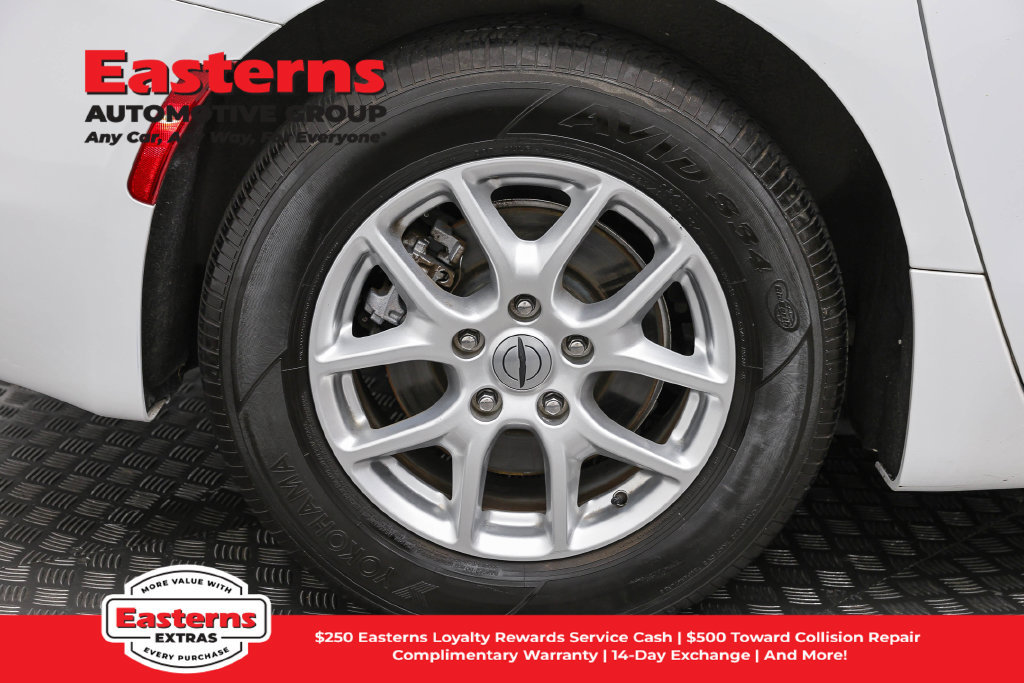 Used 2022 Chrysler Voyager LX FWD image 9
