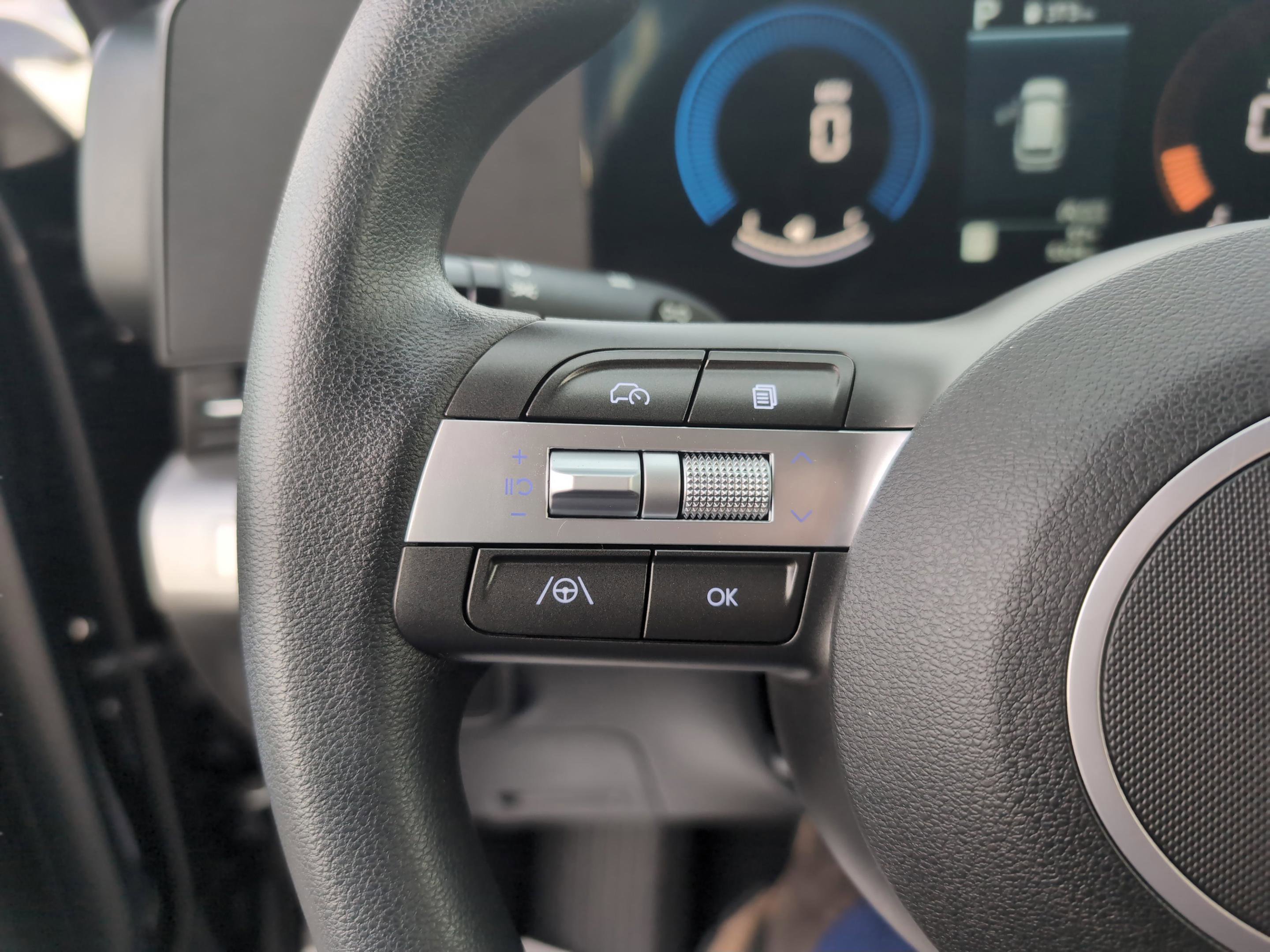 Used 2025 Hyundai Kona SE image 18