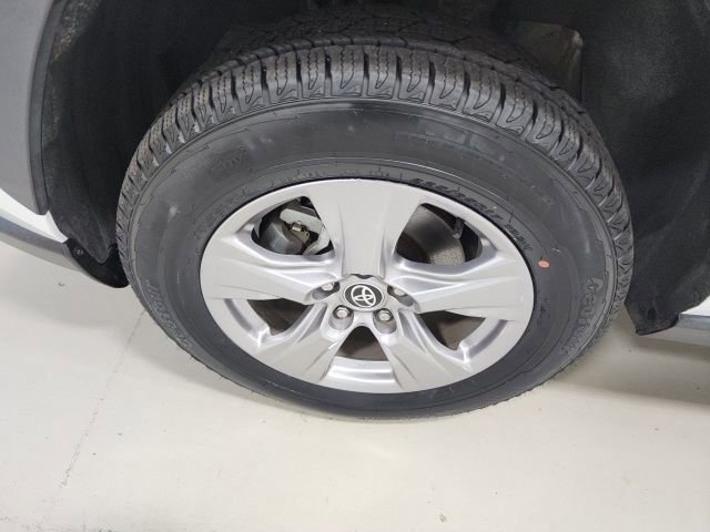 Used 2022 Toyota RAV4 XLE w/ Carpet Mat Package (TMS) image 36