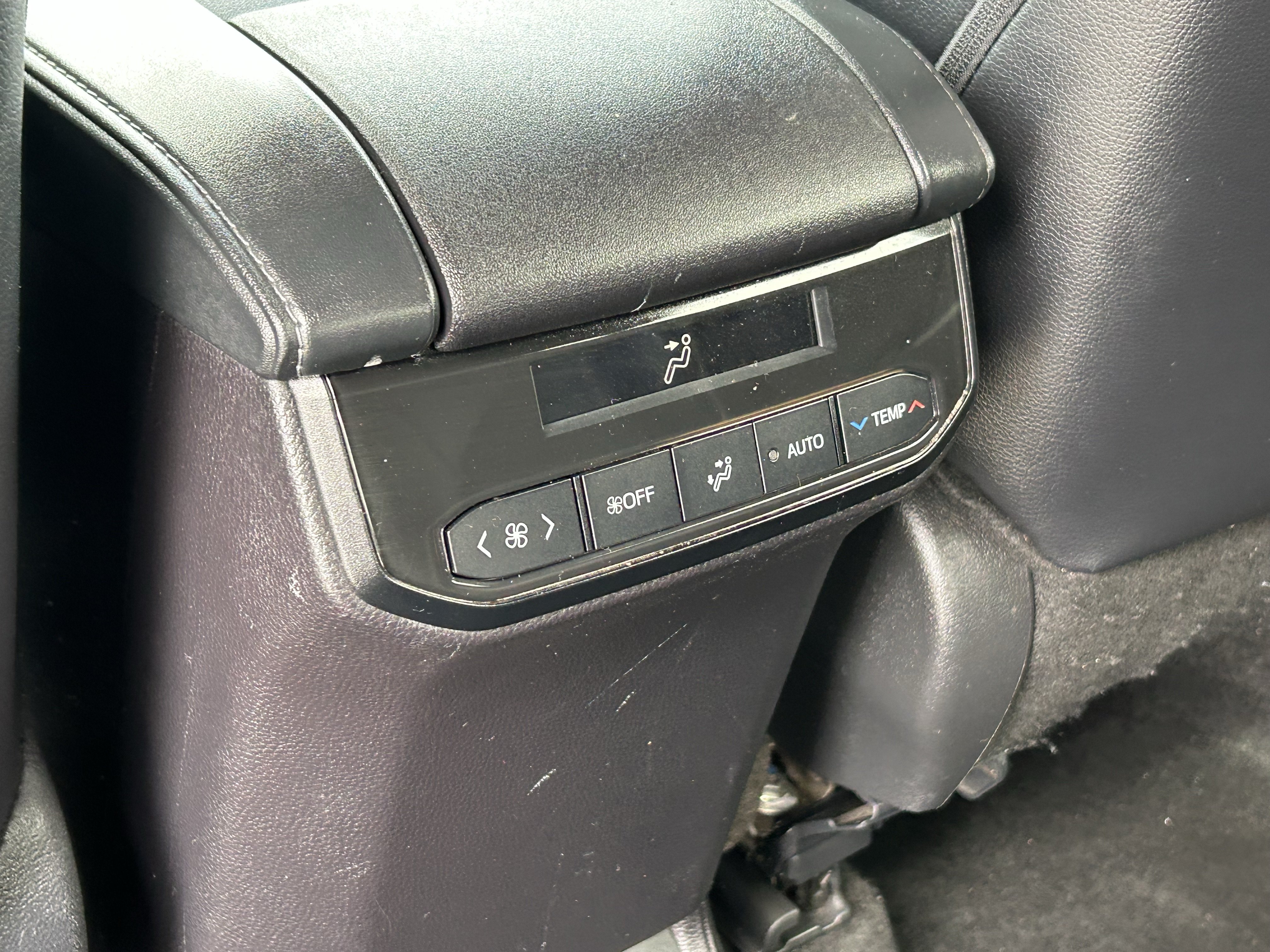 Used 2024 Toyota Highlander XSE AWD/4WD image 16