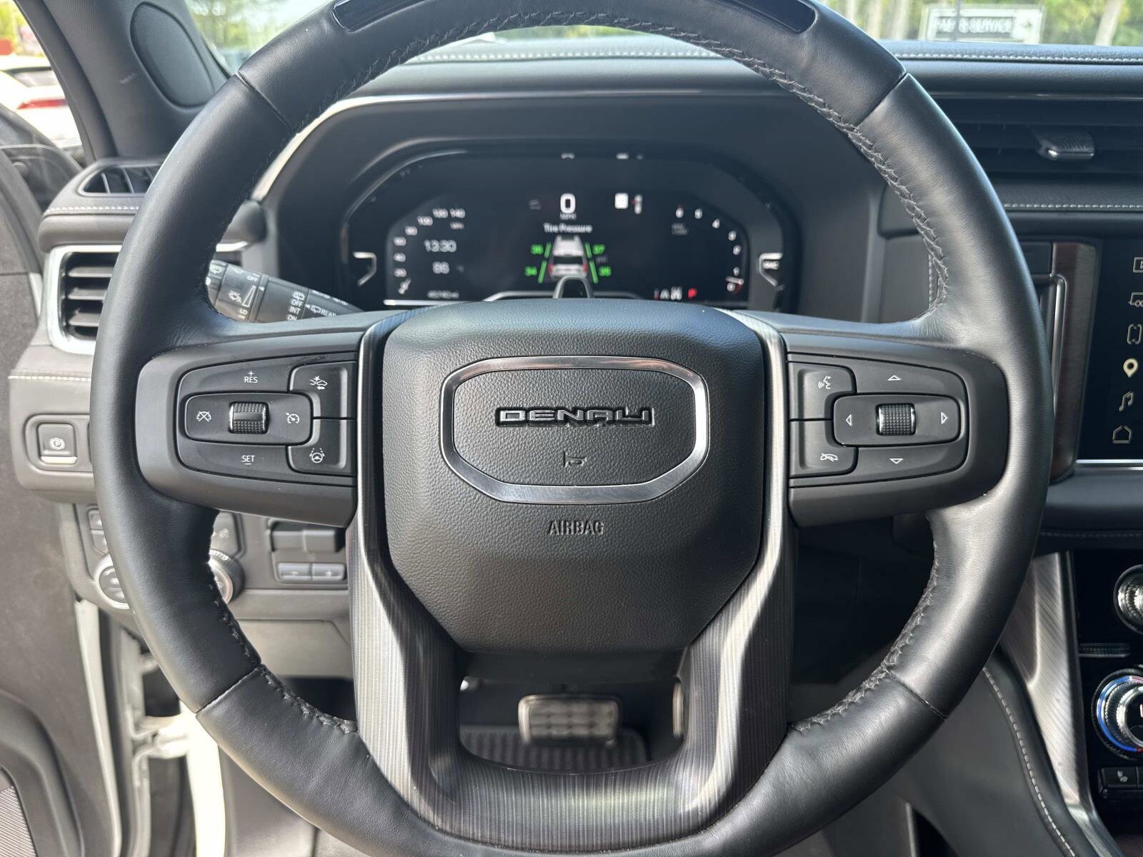 Used 2023 GMC Yukon XL Denali Ultimate AWD/4WD image 29