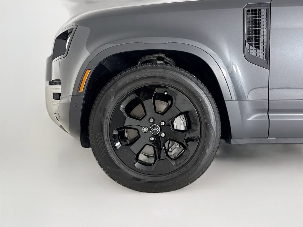 Used 2025 Land Rover Defender 130 S image 26