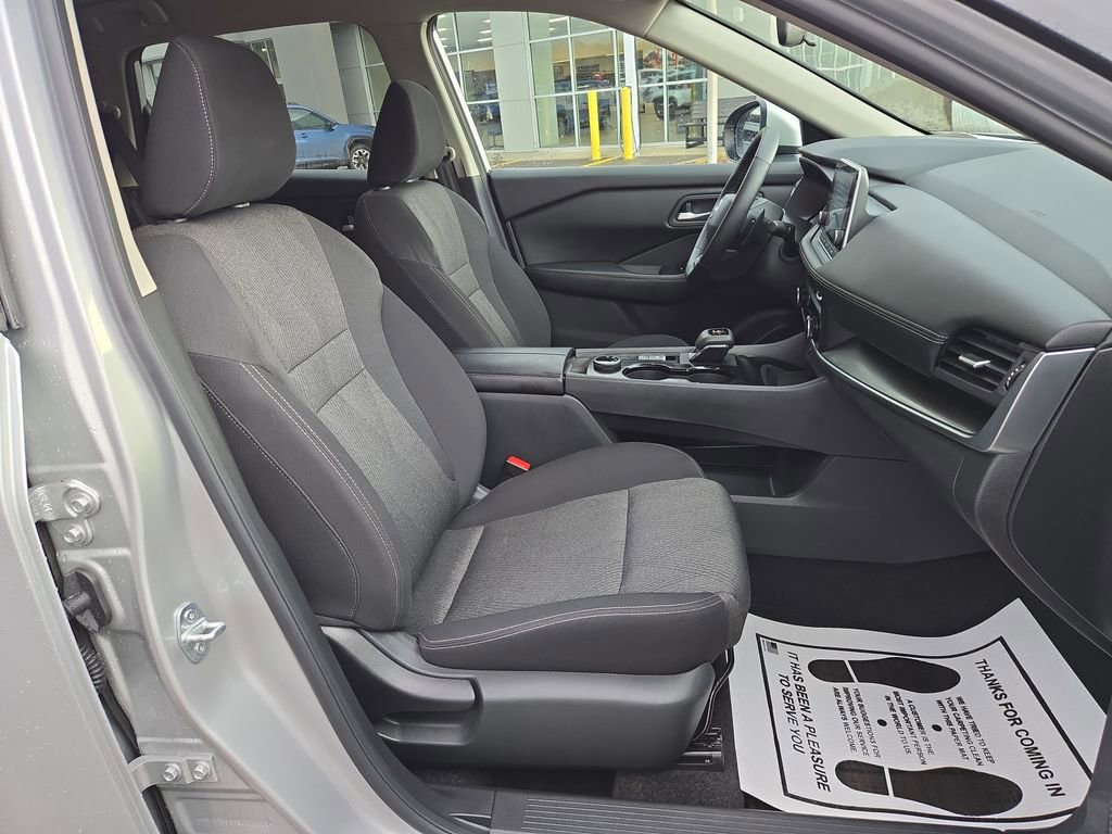 Used 2025 Nissan Rogue SV image 17