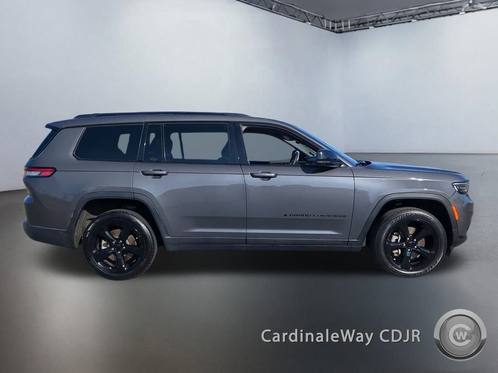 Used 2023 Jeep Grand Cherokee L Laredo image 3