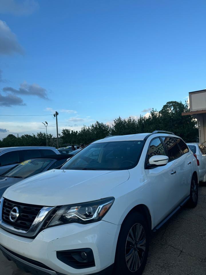 Used 2017 Nissan Pathfinder SV FWD image 3