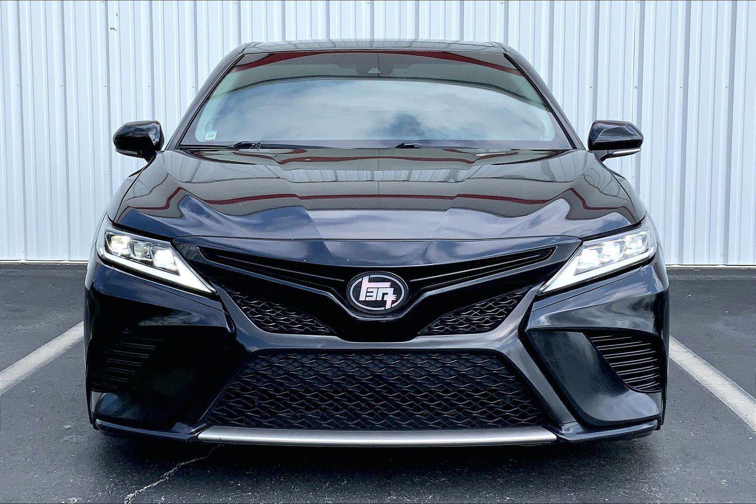 Used 2019 Toyota Camry XSE FWD image 3