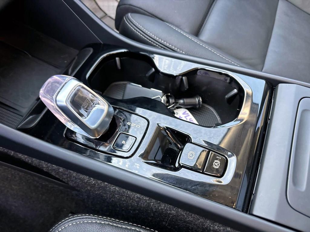 New 2025 Volvo XC40 B5 Plus w/ Protection Package Premier image 23