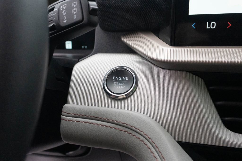 Used 2025 Ford Explorer Active w/ Active Comfort Package RWD image 31