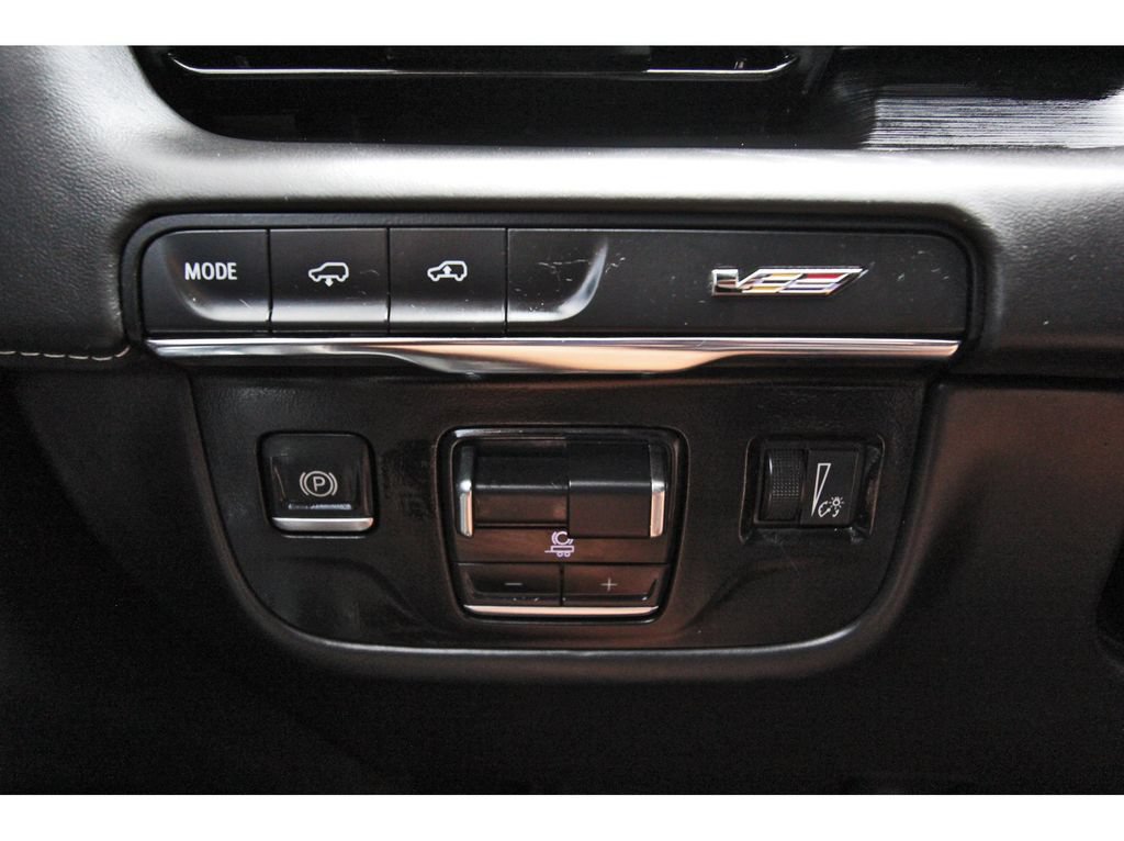 Certified 2024 Cadillac Escalade ESV V w/ Heavy-Duty Trailer Package AWD/4WD image 18