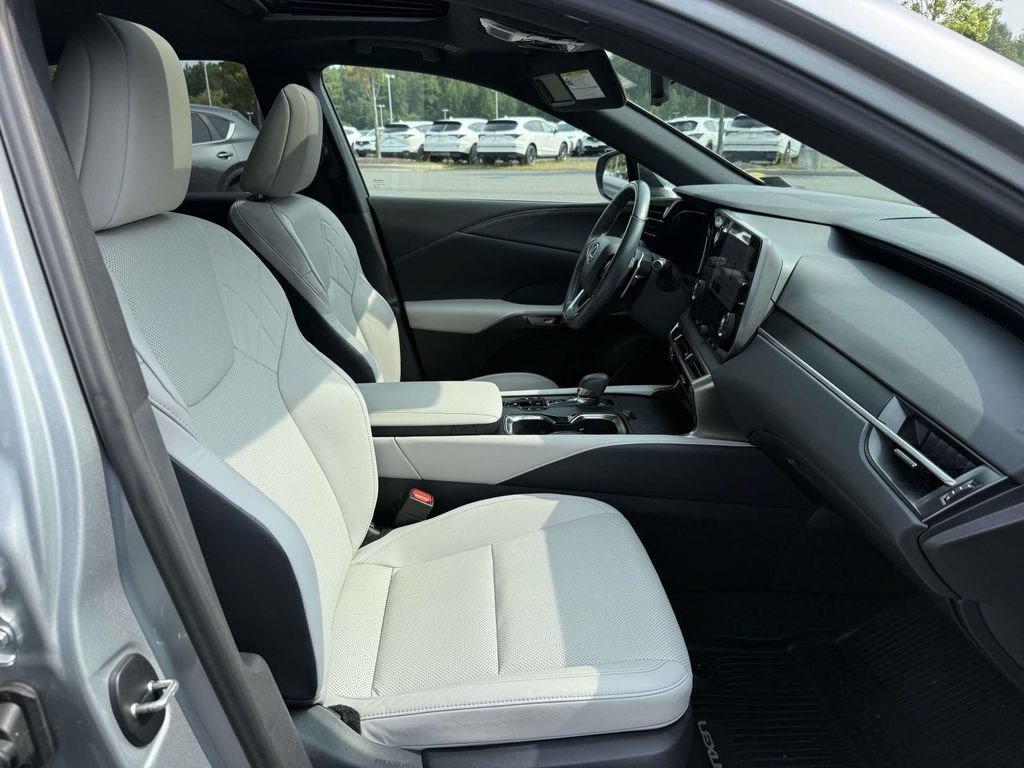 Used 2023 Lexus RX 350 Premium w/ Accessory Package AWD/4WD image 17