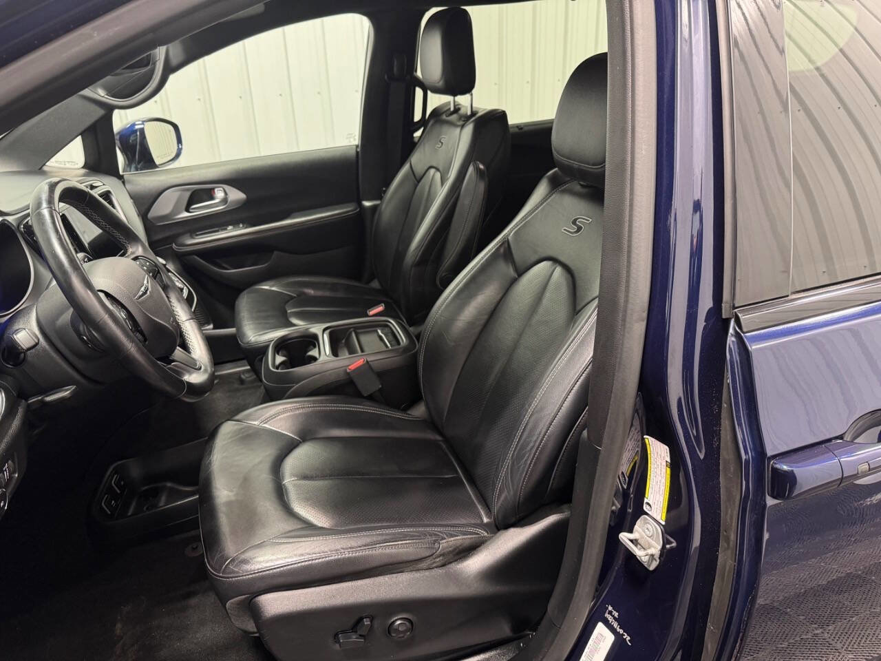 Used 2018 Chrysler Pacifica Touring-L w/ Premium Audio Group image 8