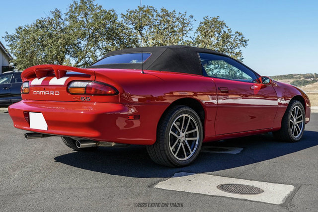 Used 2002 Chevrolet Camaro Z28 w/ SS Performance/Appearance Pkg RWD image 18