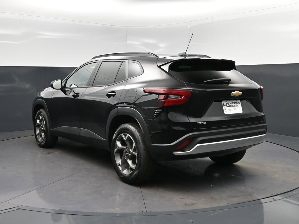 New 2026 Chevrolet Trax LT w/ LT Convenience Package FWD image 5