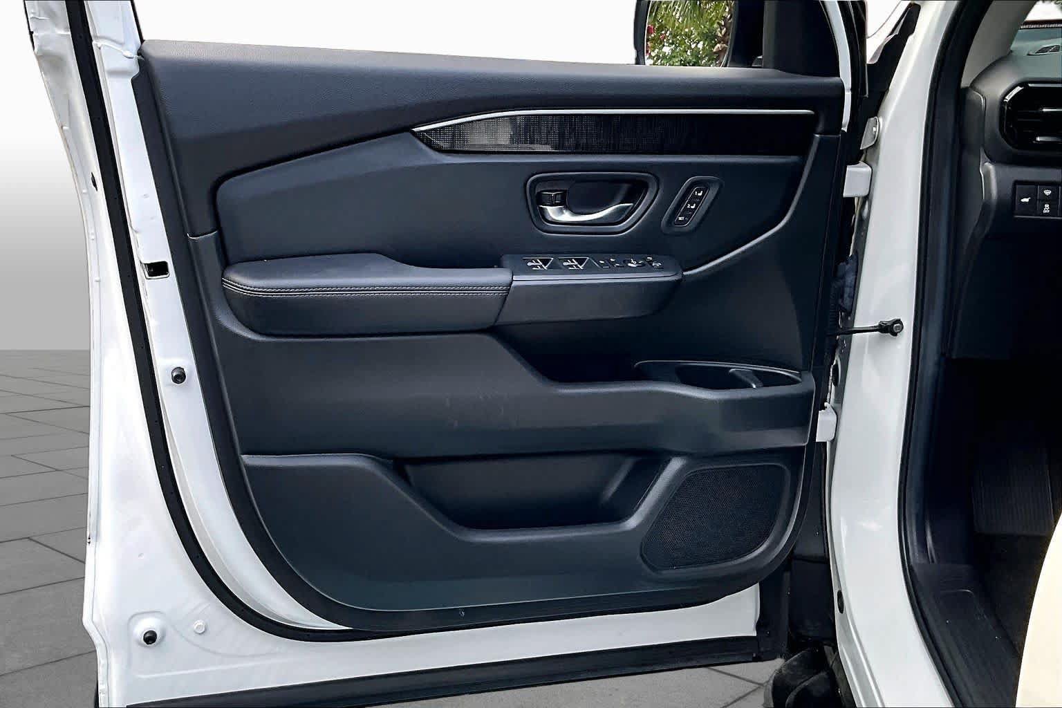 Used 2025 Honda Pilot Elite image 22