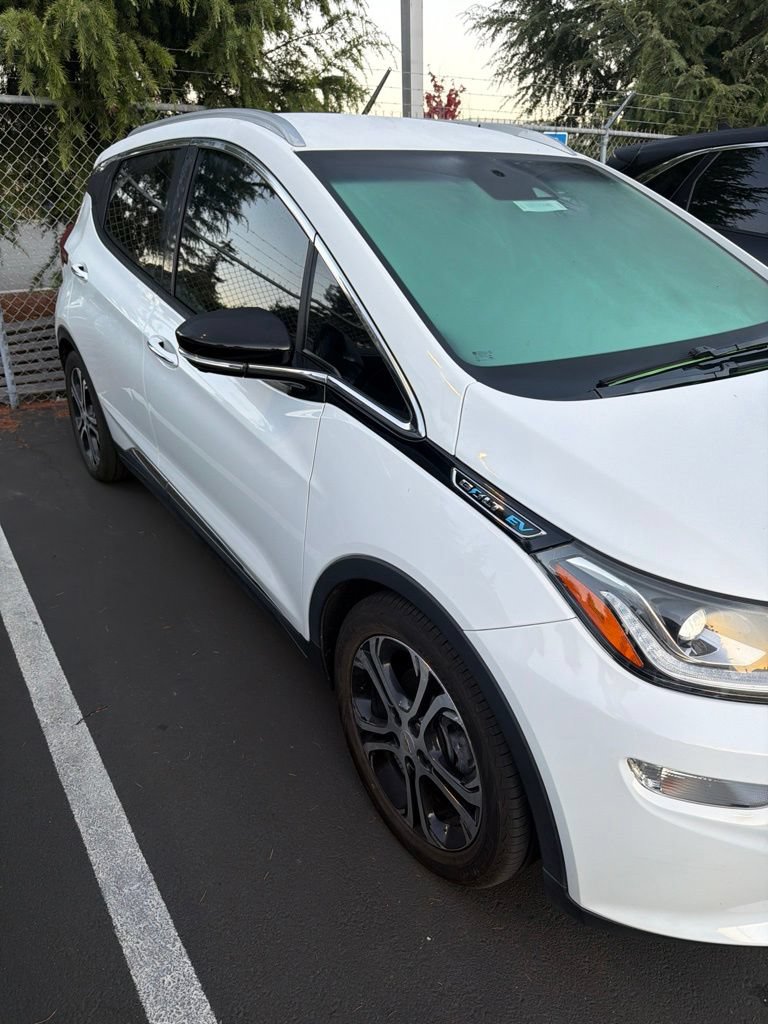 Used 2017 Chevrolet Bolt Premier w/ Driver Confidence II Package FWD image 3