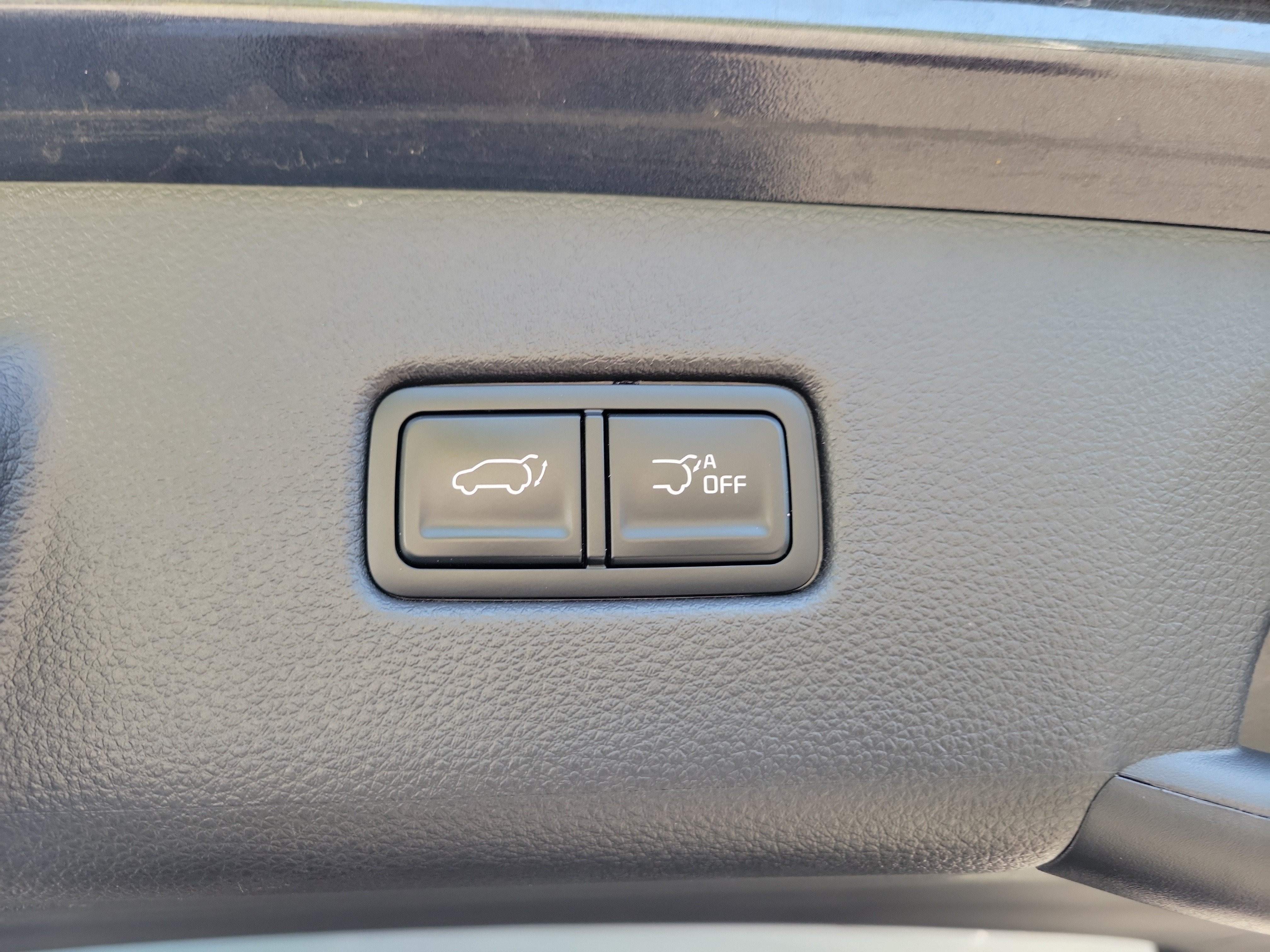 Certified 2025 Kia Carnival SX w/ SX Dark Edition Package FWD image 13