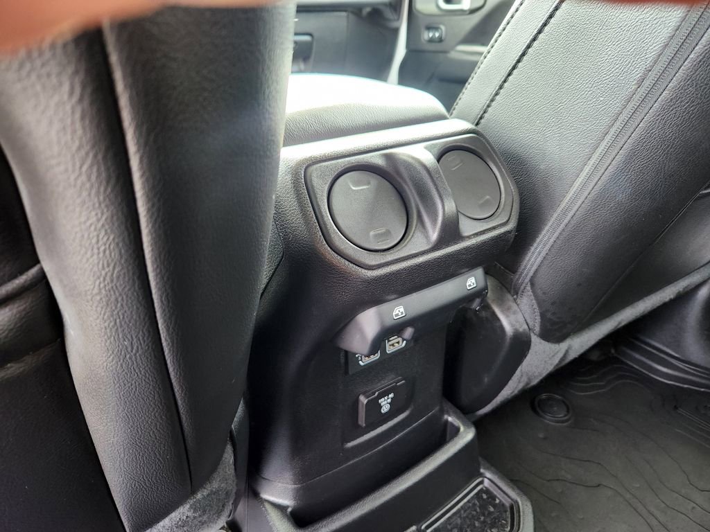 Used 2020 Jeep Wrangler Unlimited Sahara image 34