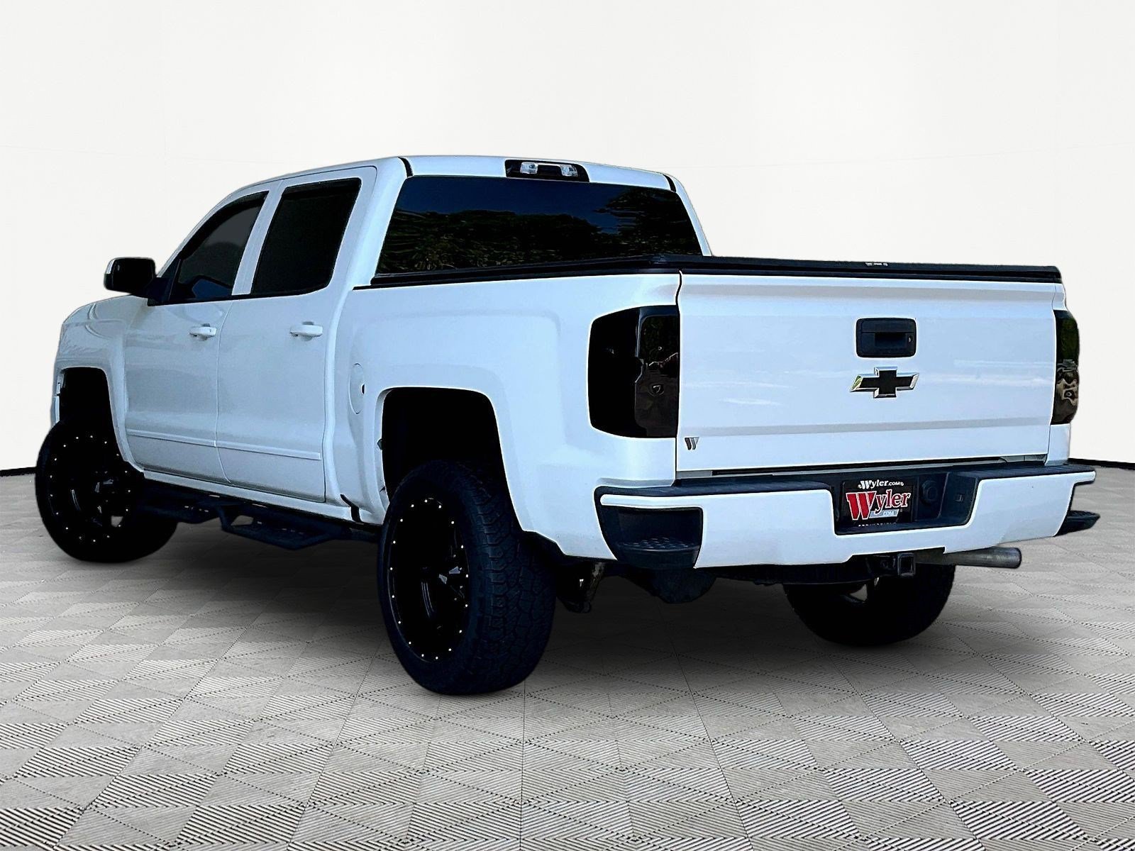 Used 2017 Chevrolet Silverado 1500 LT w/ All Star Edition AWD/4WD image 4