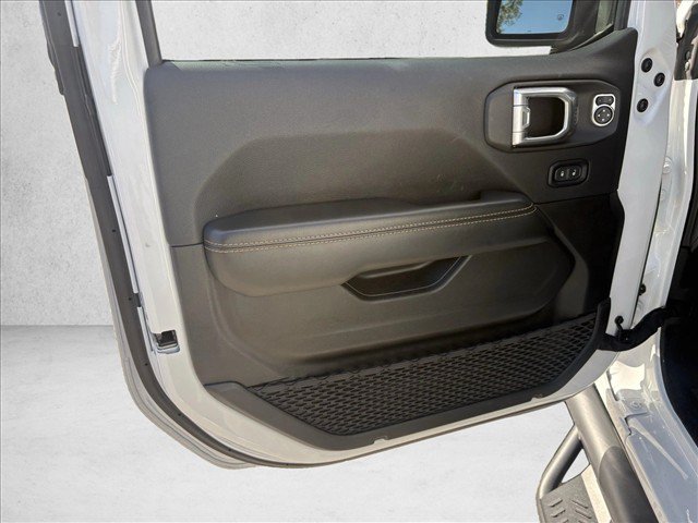 Used 2024 Jeep Wrangler Unlimited Sahara w/ Technology Group AWD/4WD image 11