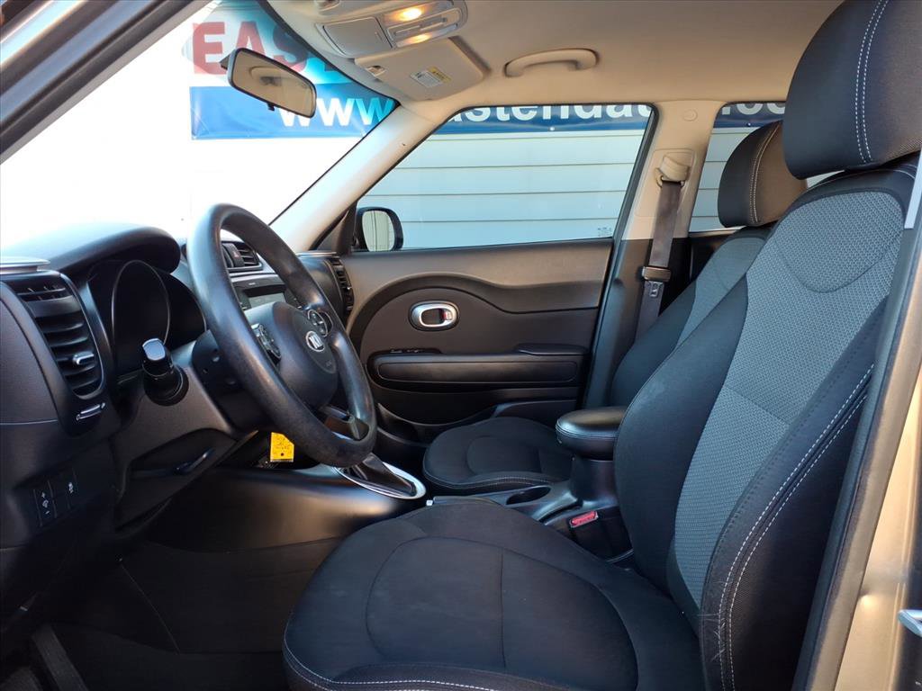 Used 2018 Kia Soul + image 8