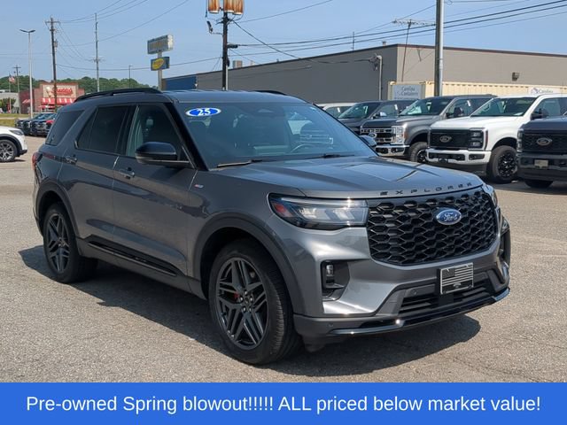 Used 2025 Ford Explorer ST-Line w/ ST-Line Street Pack AWD/4WD image 15