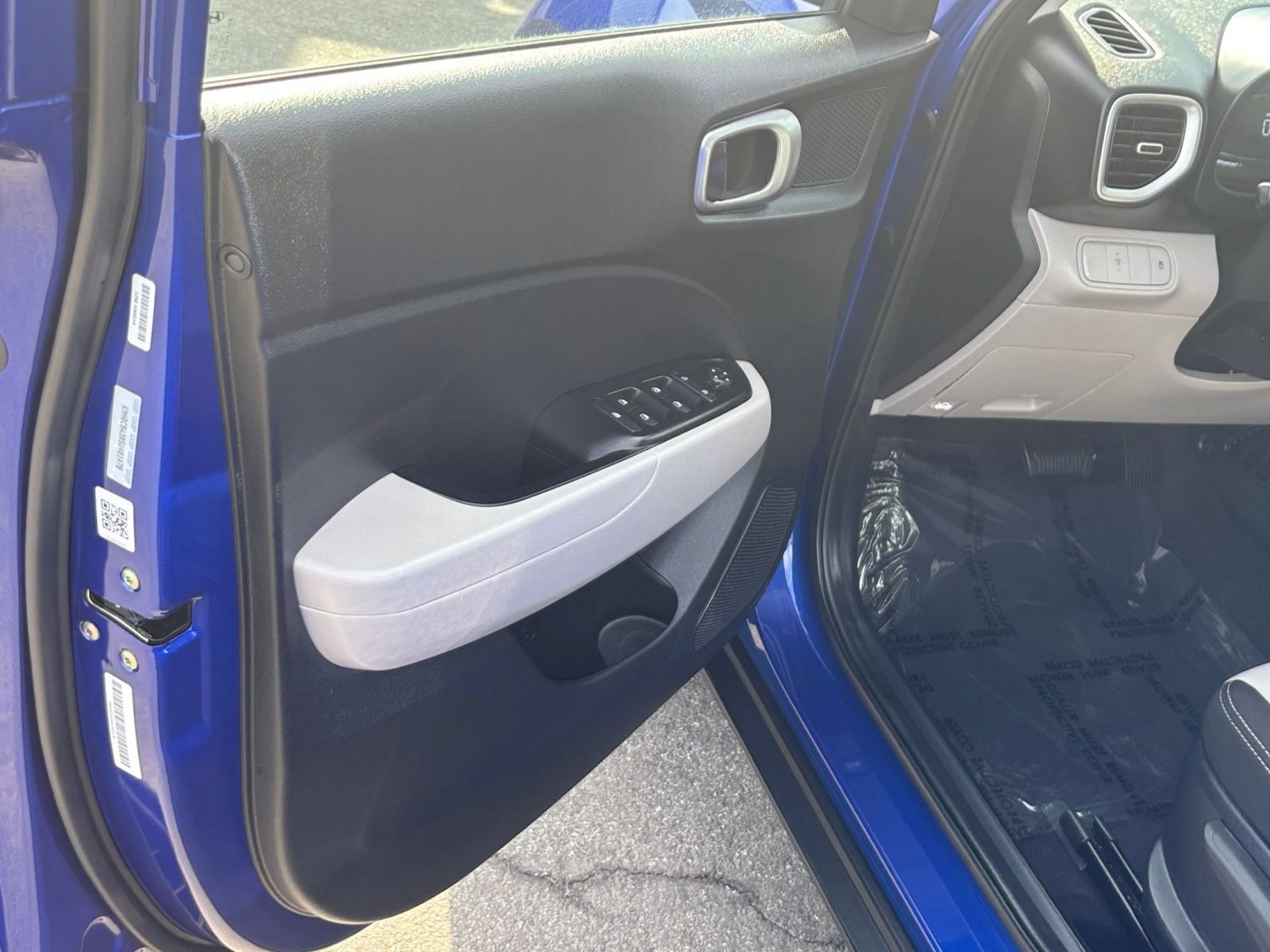Used 2025 Hyundai Venue SEL FWD image 18