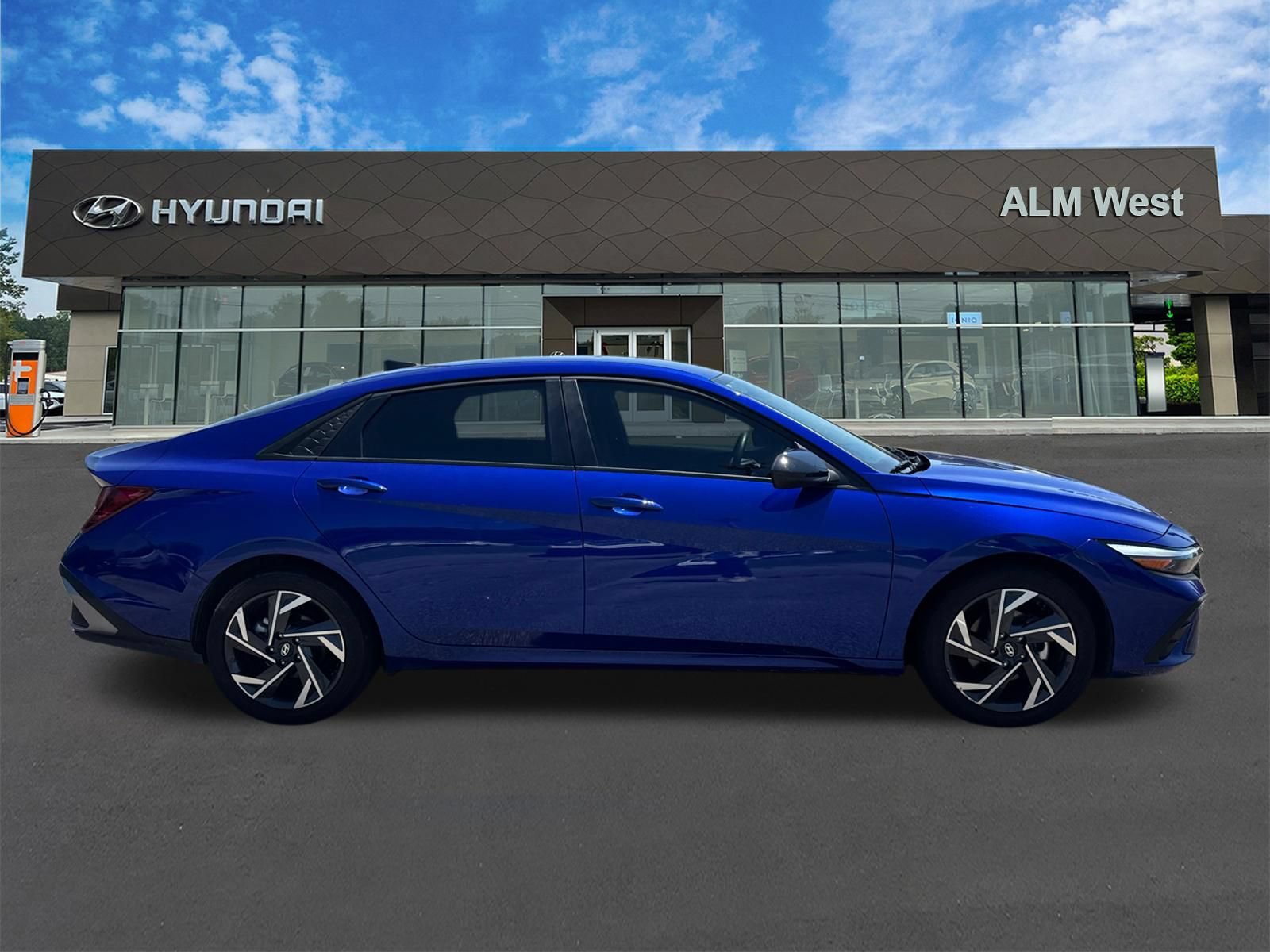 Used 2025 Hyundai Elantra Sport FWD image 4